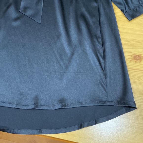 **NWT ** Silk Blouse With Tie-Neck 3/4 Sleeves - Picture 10 of 16